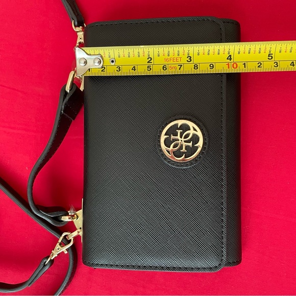 Guess Shoulder Bag in Black - Picture 4 of 6